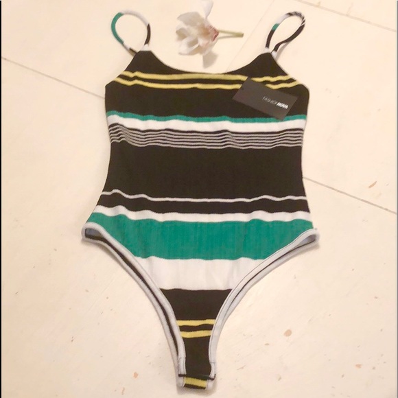 🎁 Fashion Nova Bodysuit - Picture 3 of 10